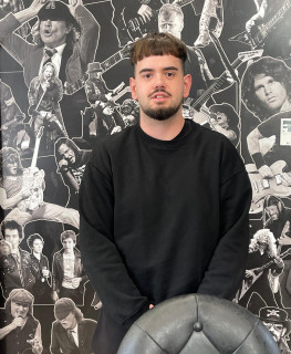 barberia-hombres-barcelona-biondo-peluquero-cristian